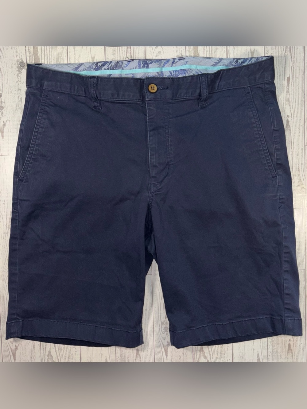 Tommy Bahama Navy Blue Chino Shorts Men's Size 34 Flat Front 9" Inseam